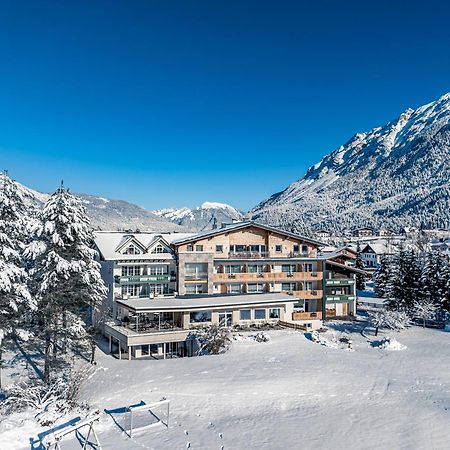 Hotel Foehrenhof Stanzach Exteriér fotografie