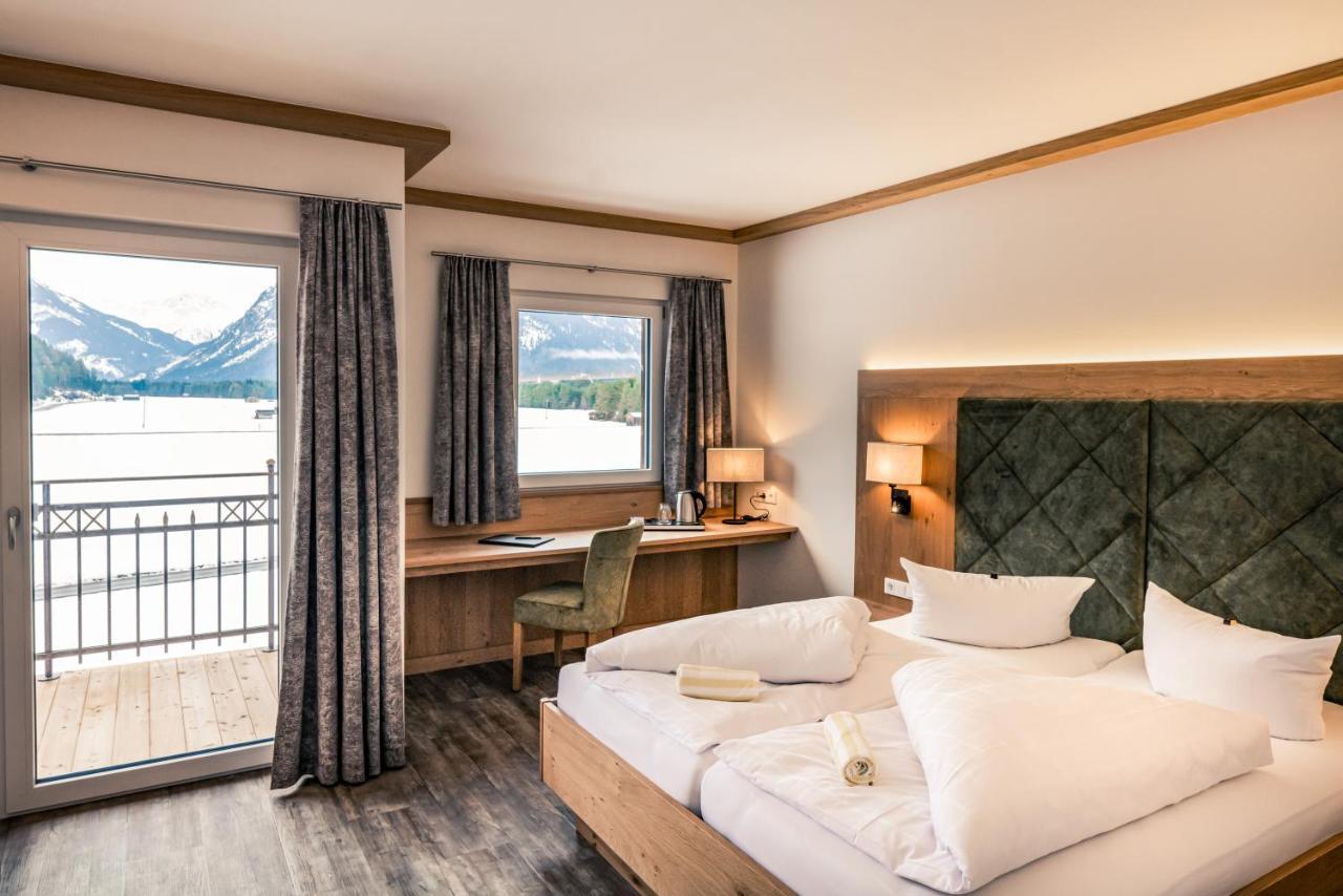 Hotel Foehrenhof Stanzach Exteriér fotografie
