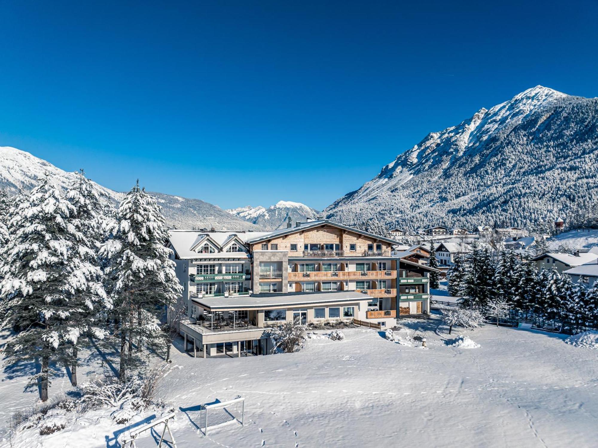 Hotel Foehrenhof Stanzach Exteriér fotografie